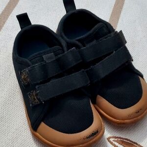 SOLD🍉75% off 4 or more items🍉WHITIN barefoot shoes. Toddler 11
